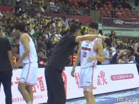 CBA季前赛：广东男篮以77-70胜广州男篮，沃特斯与李炎哲表现亮眼