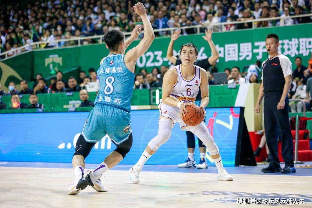 CBA常规赛第三轮，南京同曦112比105战胜北控男篮，取得赛季首胜