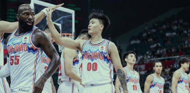 CBA常规赛预告:辽宁男篮客场挑战新疆男篮，巅峰之战点燃激情。