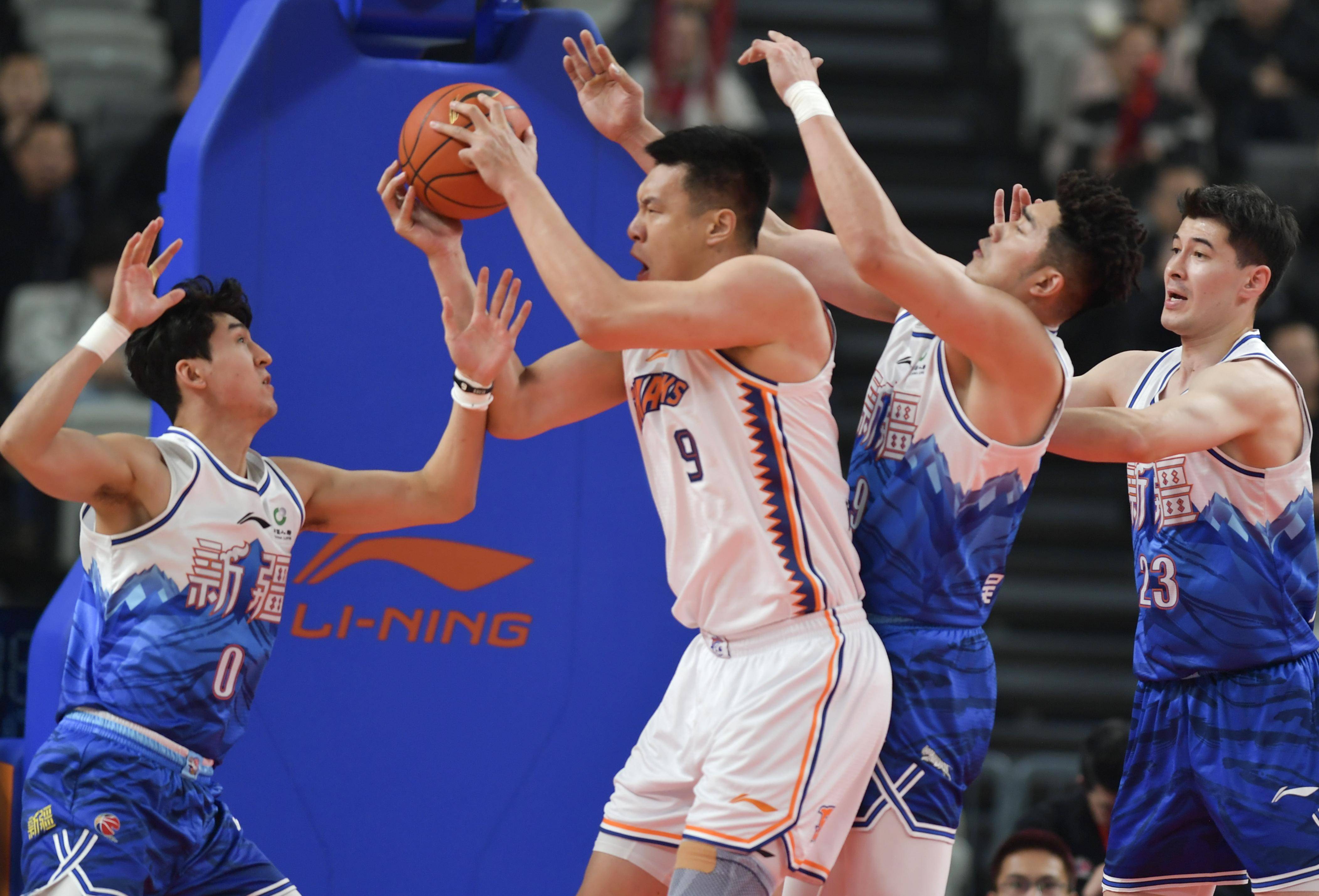 （体育）篮球——CBA常规赛：新疆伊力特胜上海久事