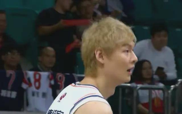 看了上海男篮30轮常规赛，才发现王哲林应该入选CBA全明星