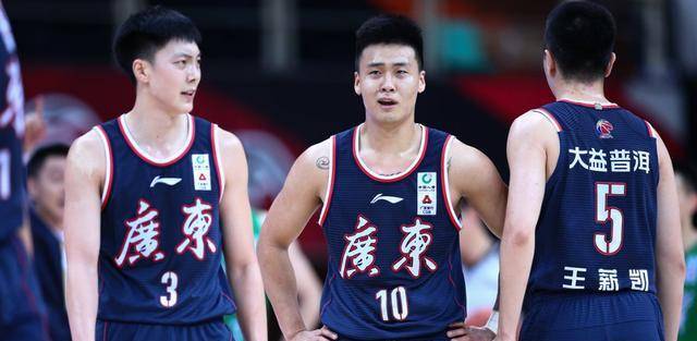 CBA季后赛大名单落定，广东男篮争冠形势受挑战